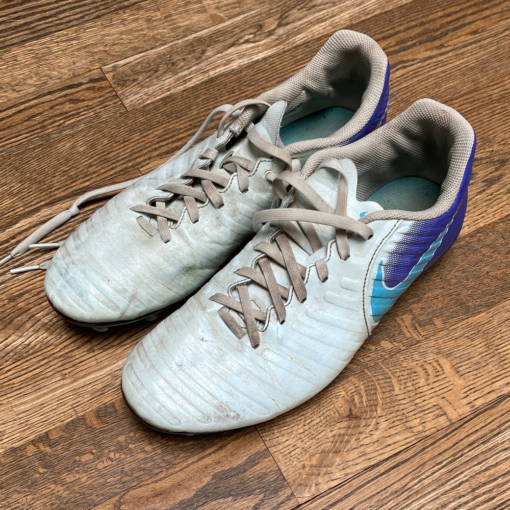 Nike Women's Light Blue and dark Blue Tempo Soccer Cleats size 8